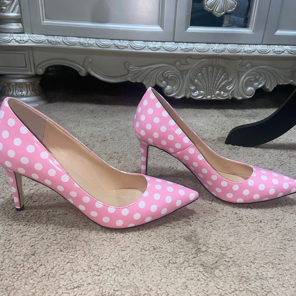 New pink polka dot heels💗